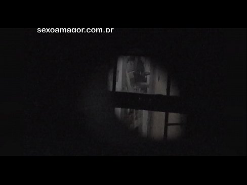 ❤️ Blondie bliver hemmeligt videooptaget af en voyeur fra nabolaget gemt bag hule mursten ️ Porno at da.markettass.ru ❌❤